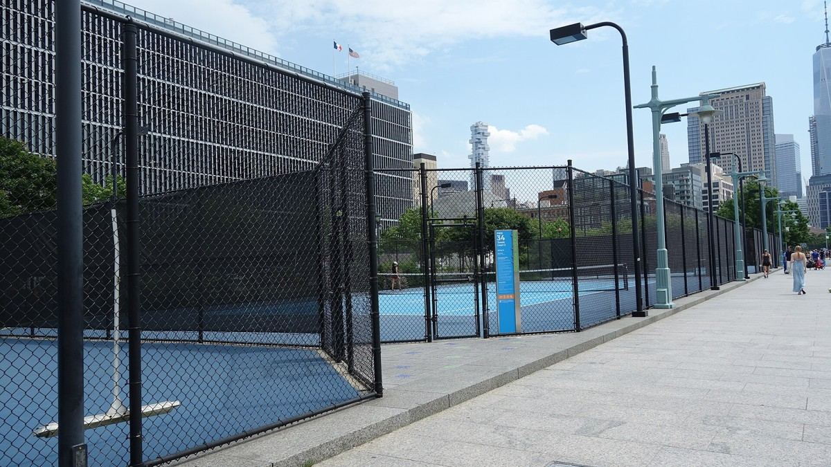 Hudson River Park tennis courts near Pier 34
